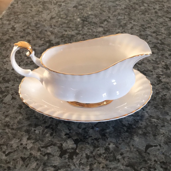 Royal Albert Bone China Val D’Or gravy boat & platter - Picture 3 of 6